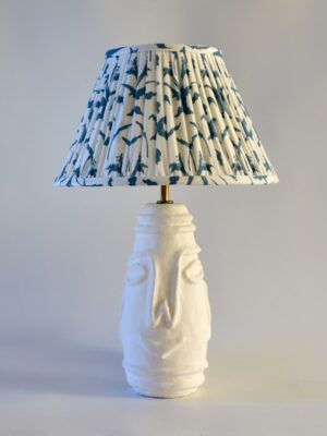The Ocello tablelamp with two faces - white